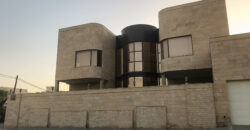 Luxury villa for sale with five bedrooms, located in Bani Jamra