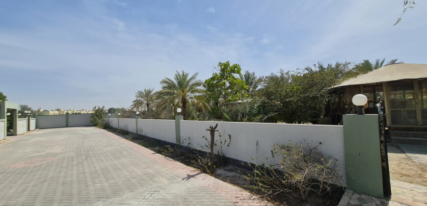 Compound for sale with three villas located in Janabiya