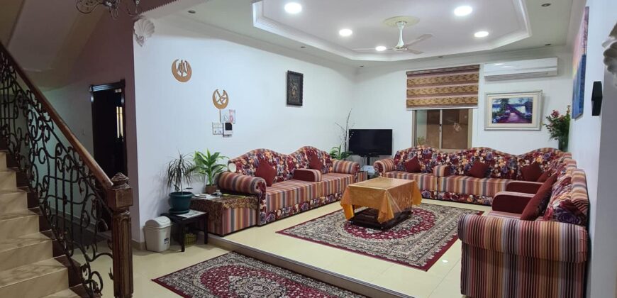 Villa for sale with five bedrooms, located in Samaheej