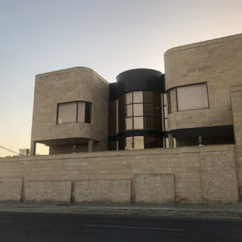 Luxury villa for sale with five bedrooms, located in Bani Jamra